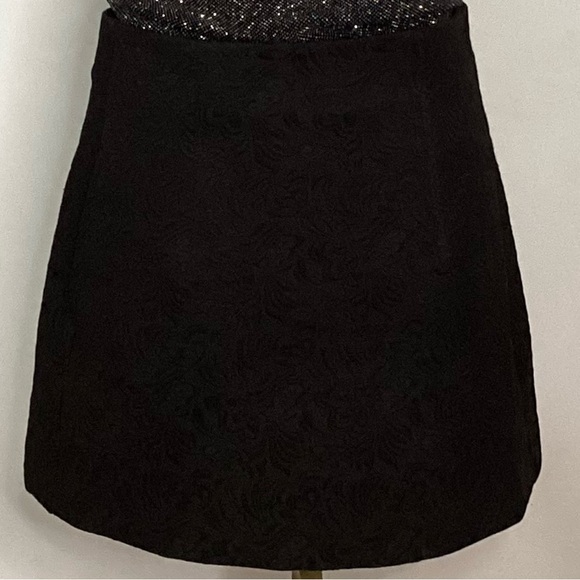 Forever 21 black Brocade Mini Skirt w Gold Zipper Size 29 - Picture 5 of 9